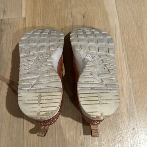 Nike Air Max Thea in Rose Gold - Picture 3 of 5